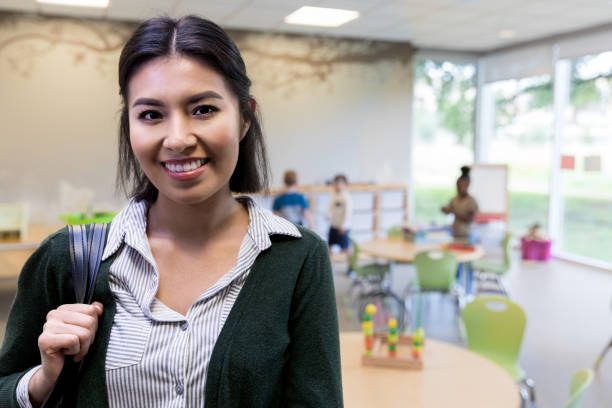 Femme travaillant en crèche